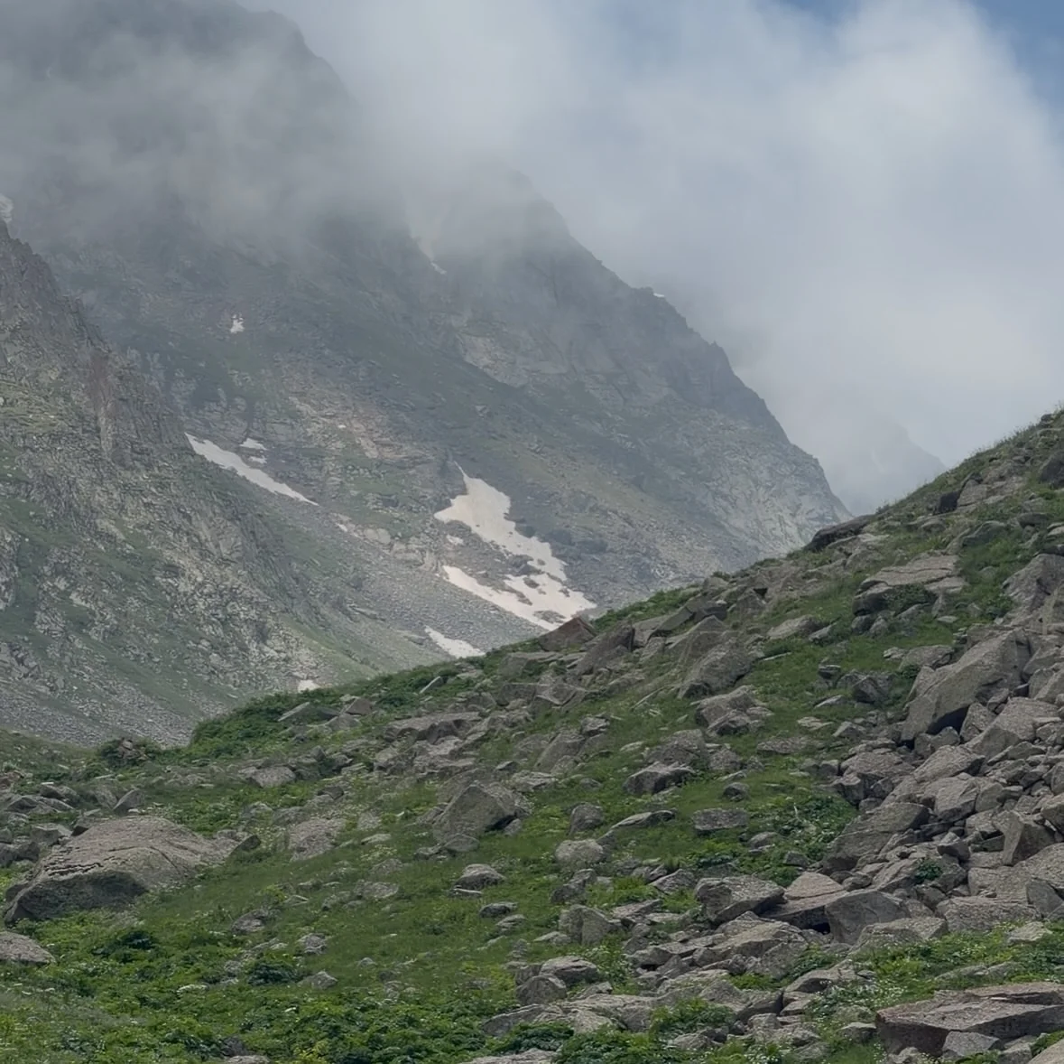 Tsakkar Lake, Srter Waterfall and Mount Aluk