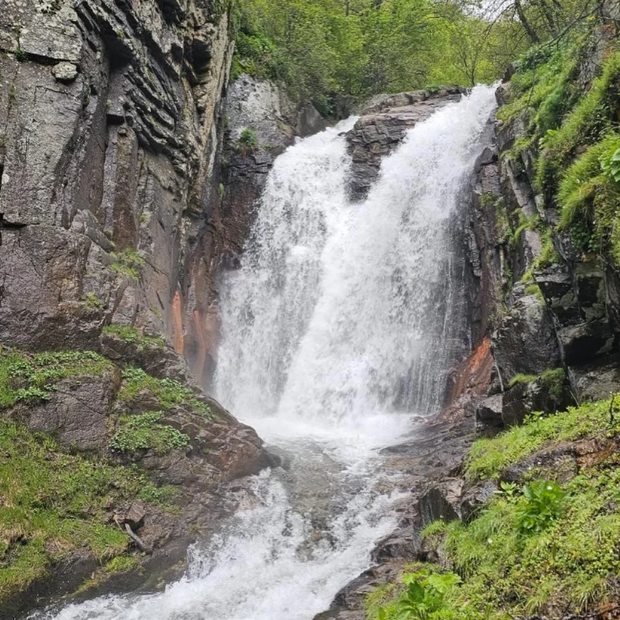Tsakkar Lake, Srter Waterfall and Mount Aluk
