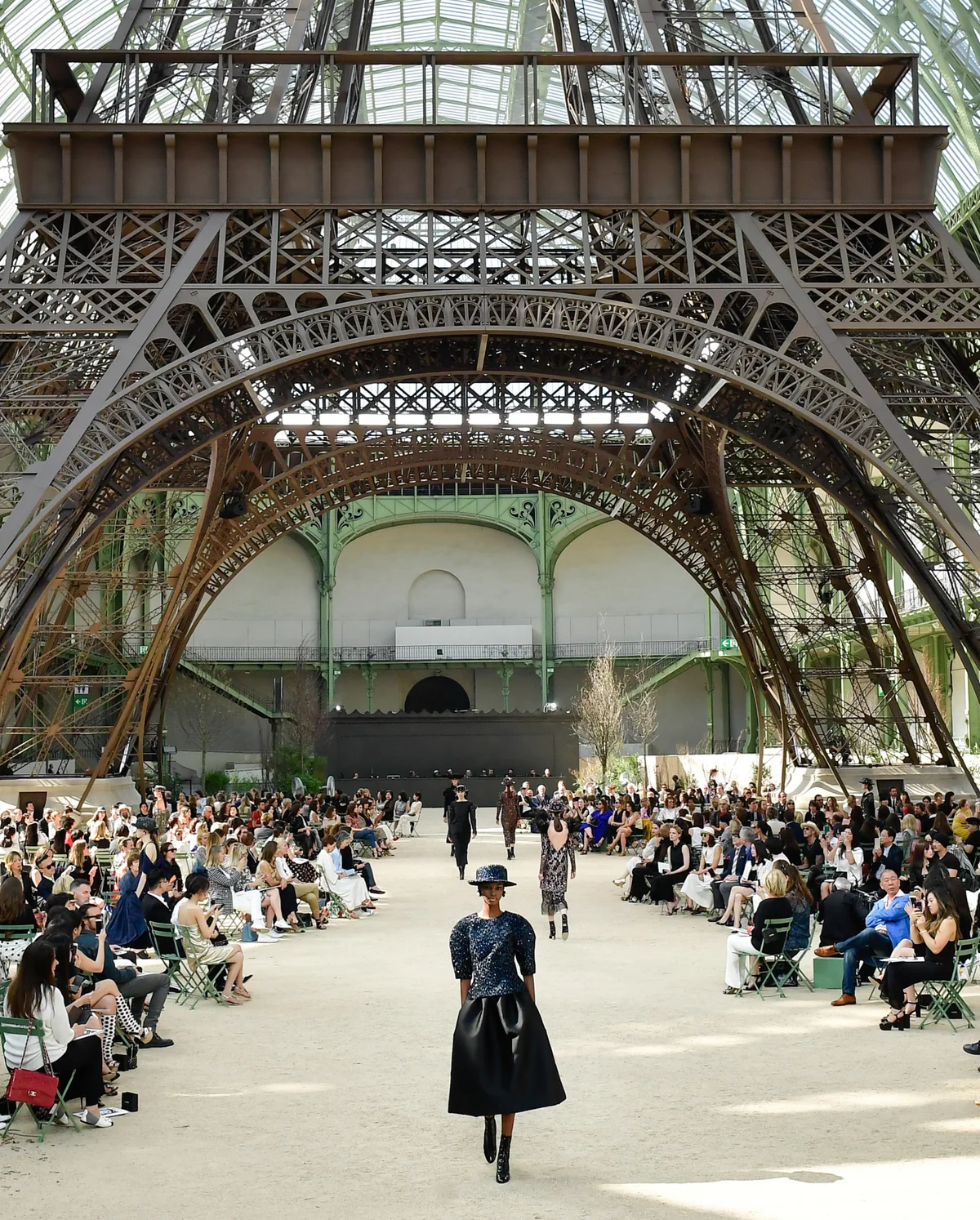 Runway Photography: from Catwalk to Global Media
