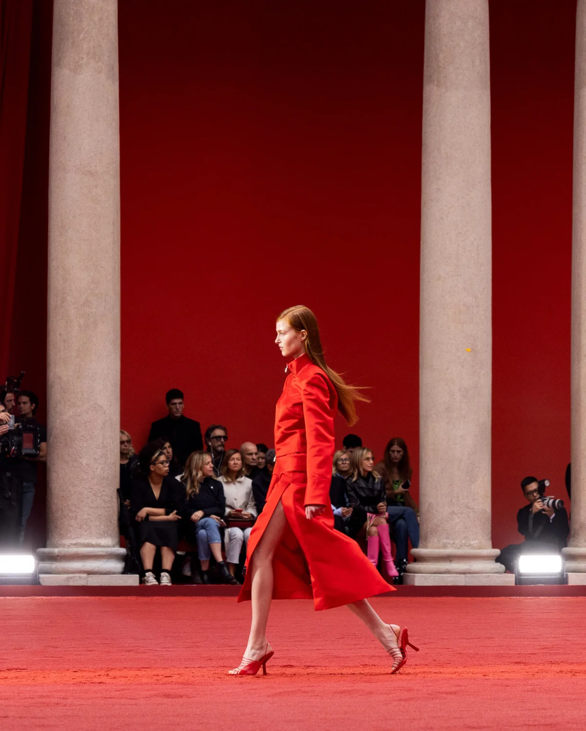 Runway Photography: from Catwalk to Global Media