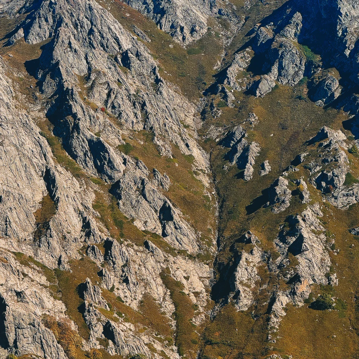 Ascent of Big and Small Artavaz