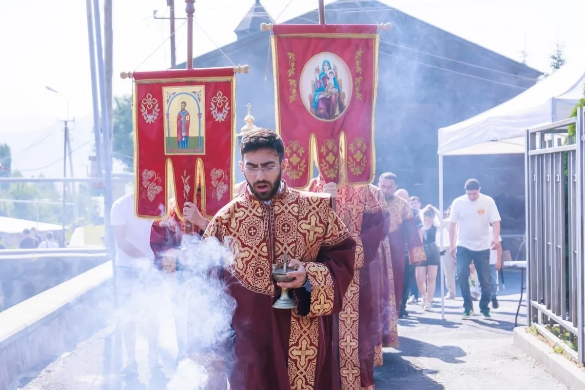 Литургия в церкви Сурб Акоб села Варденис