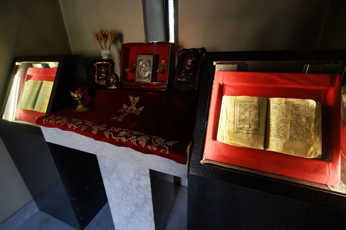 Литургия в церкви Сурб Акоб села Варденис