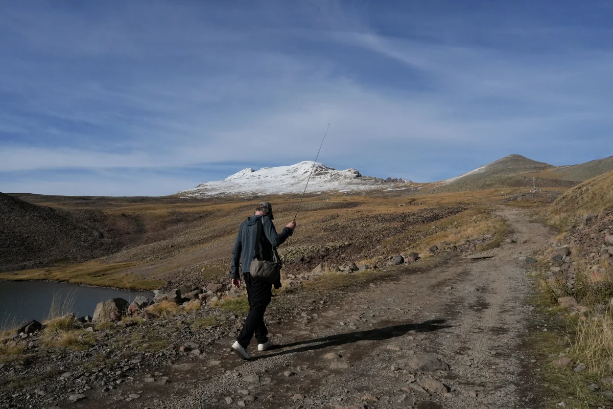 Առնաուտ Յակոբս. Humming the Ubique