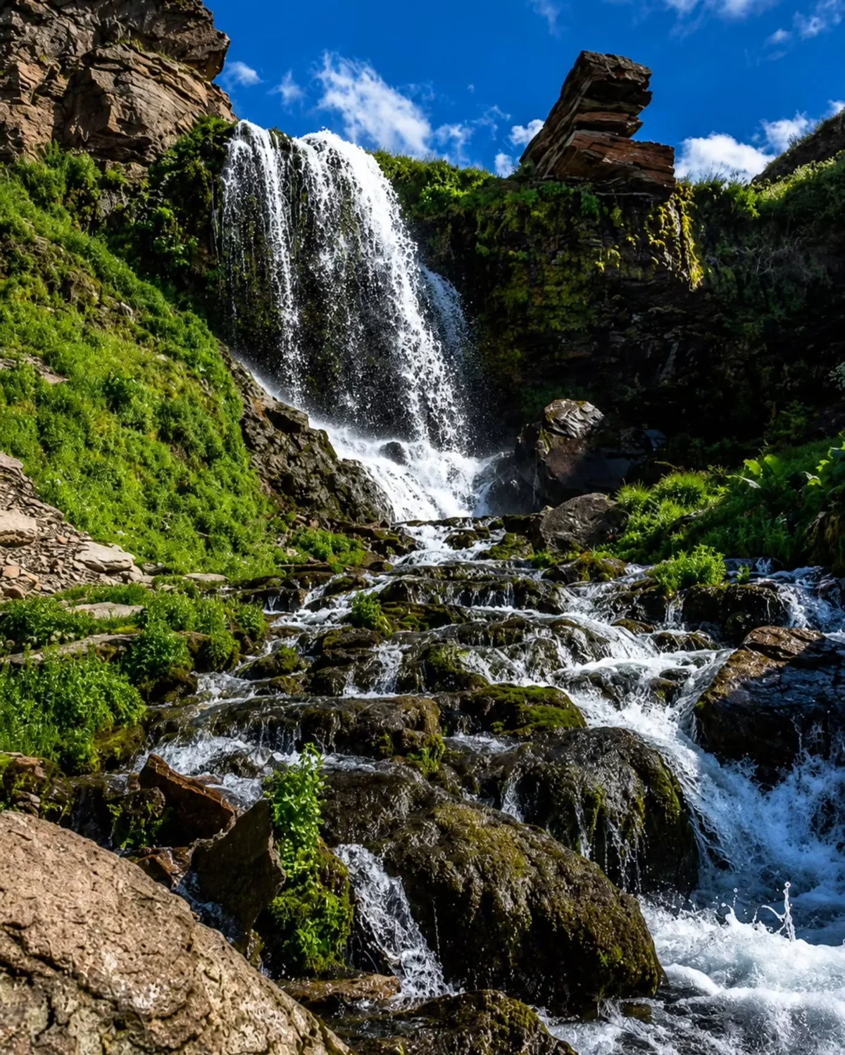 Hiking to Mantash Waterfall
