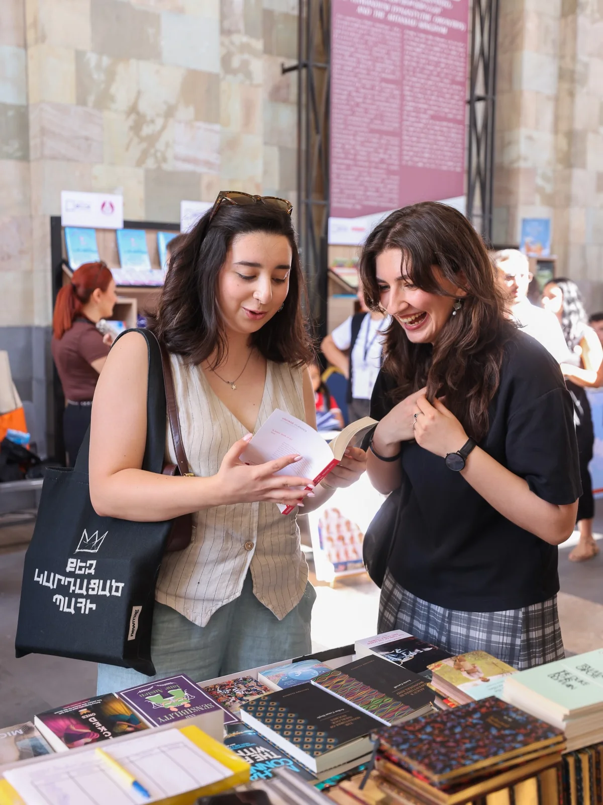 Yerevan Book Fest: стенд издательства Biblion