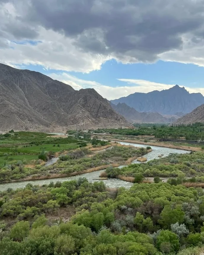 Tsakqari Lake and walking tour in Meghri