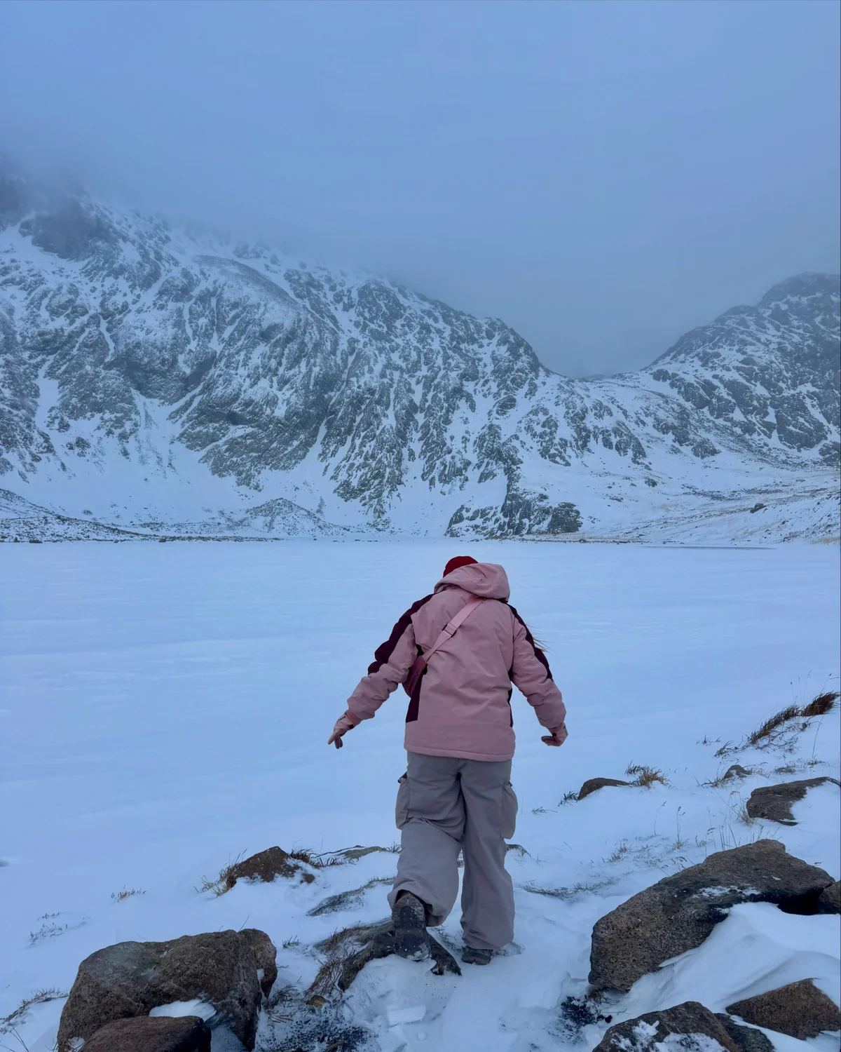 Tsakqari Lake and walking tour in Meghri