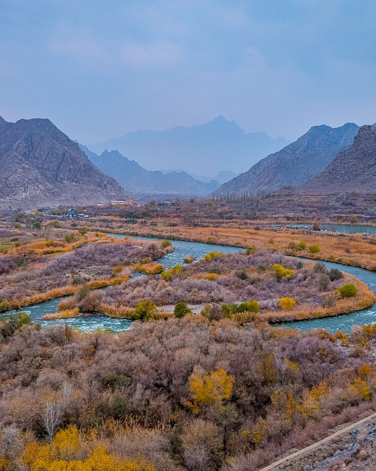 Tsakqari Lake and walking tour in Meghri