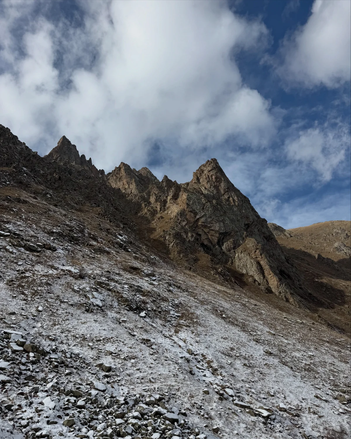 Tsakqari Lake and walking tour in Meghri