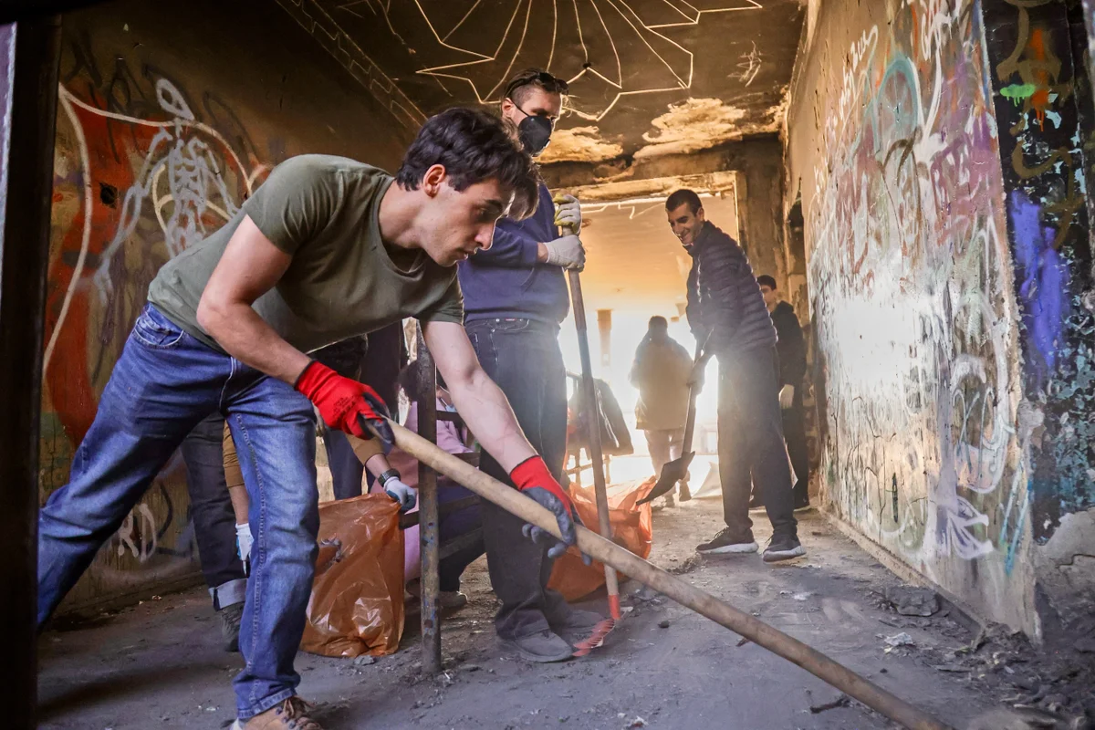 Community Cleanup at the Old Cable Car Station