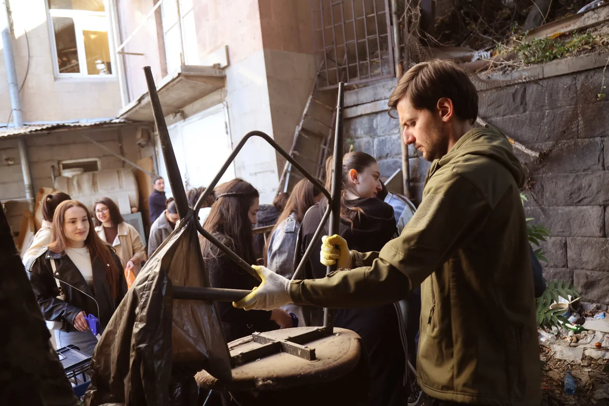 Community Cleanup at the Old Cable Car Station