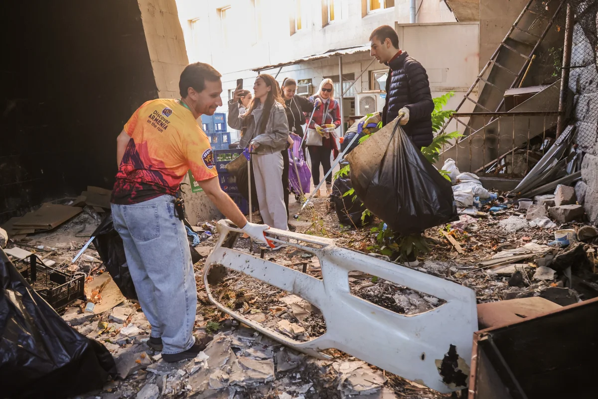Community Cleanup at the Old Cable Car Station