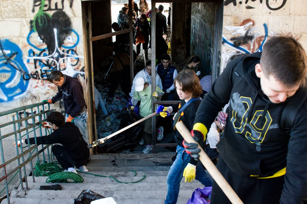 Community Cleanup at the Old Cable Car Station