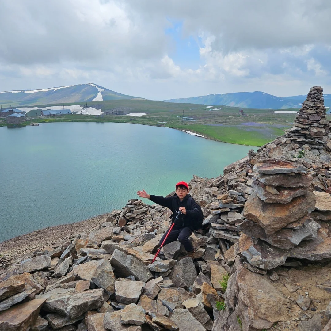 Kids Hike to Qari Lake