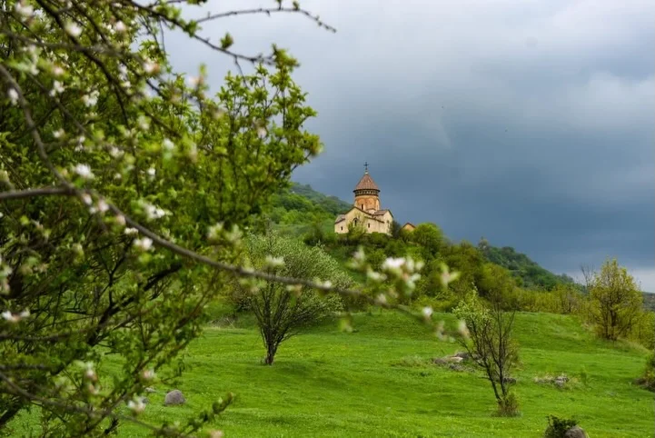 Hiking the Dzoraget Canyon