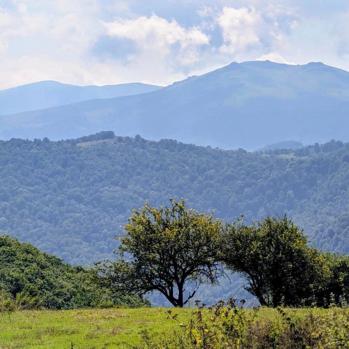 Hiking Around Khachardzan
