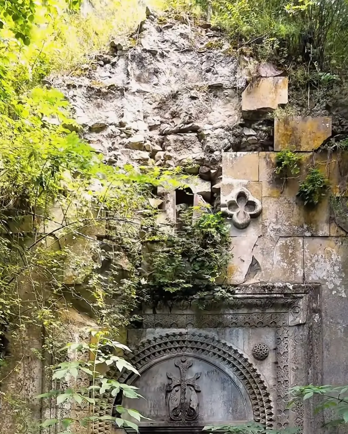 Hike to Deghdznut Monastery & Samson Bridge