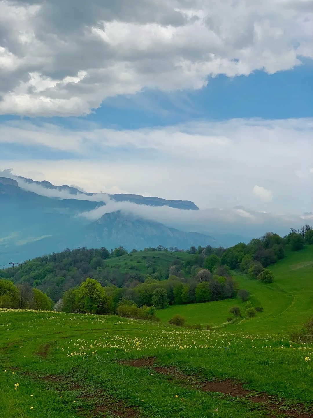 Hike from Lake Parz to Goshavank for Beginners