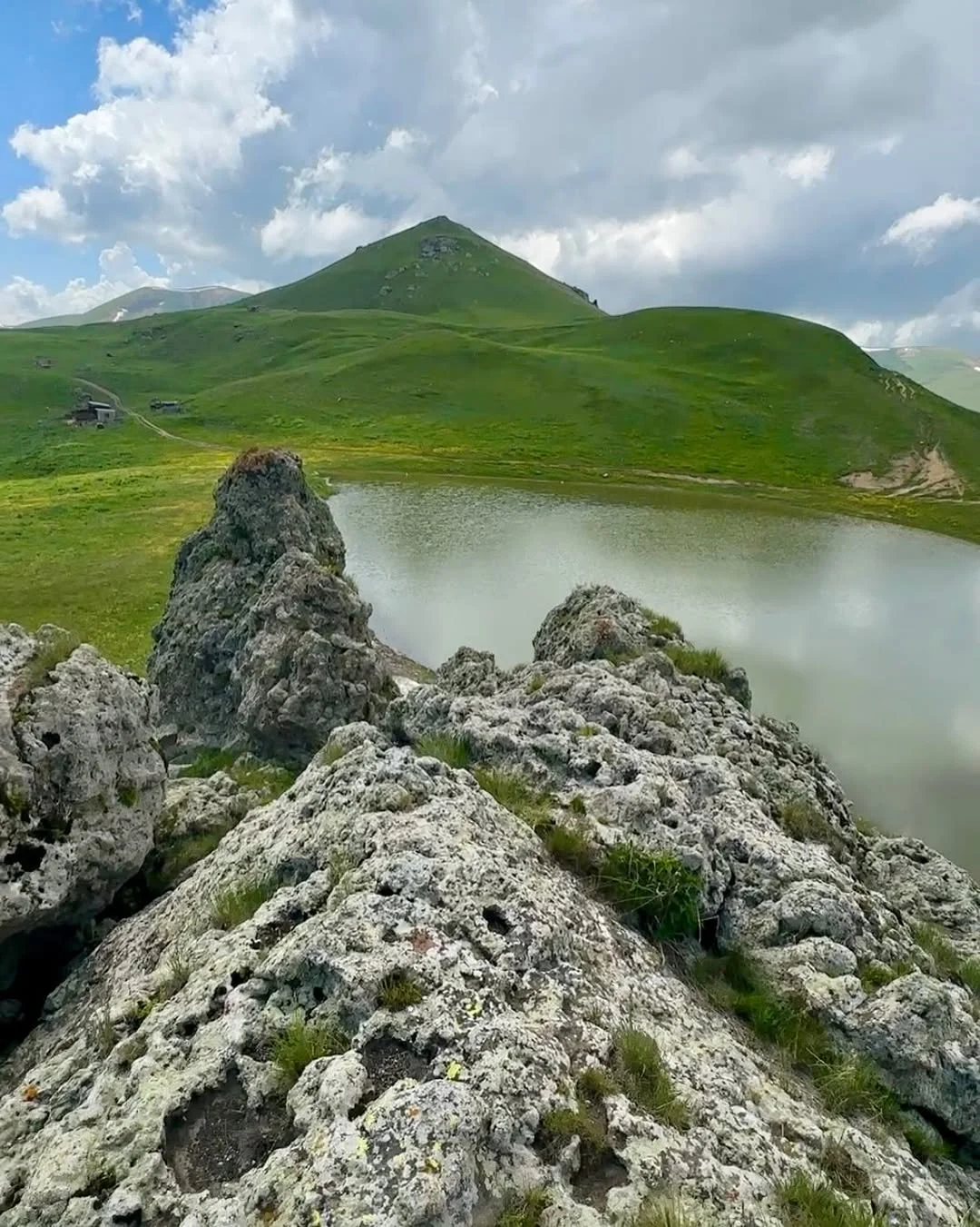 Поход к озеру Цахкуняц и монастырю Негуц