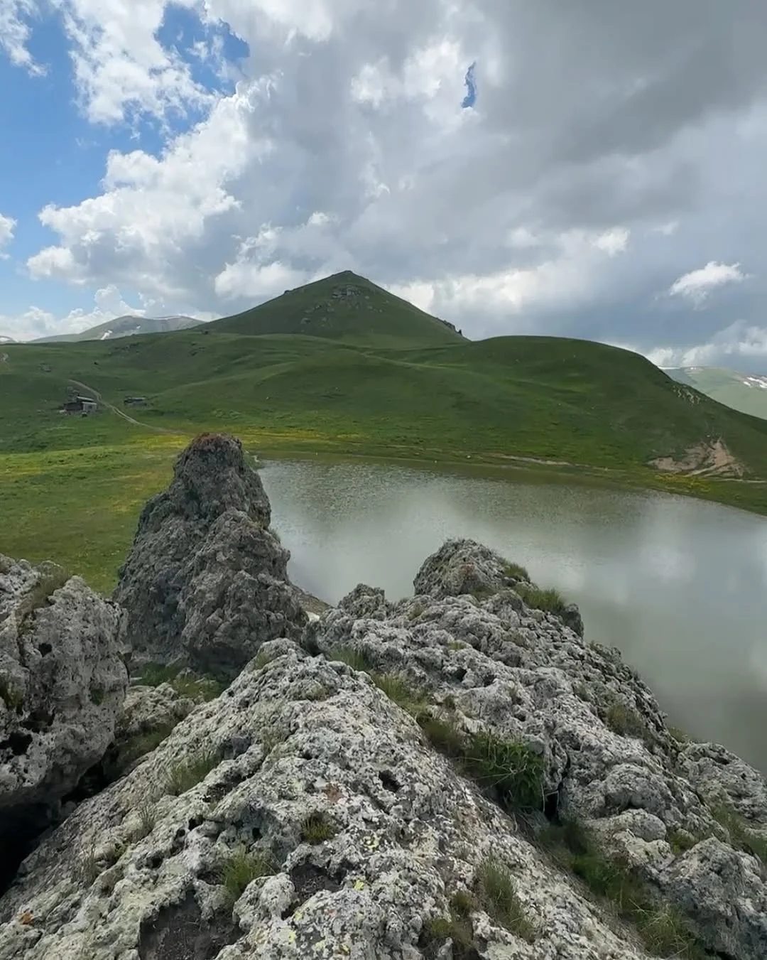 Поход к озеру Цахкуняц и монастырю Негуц